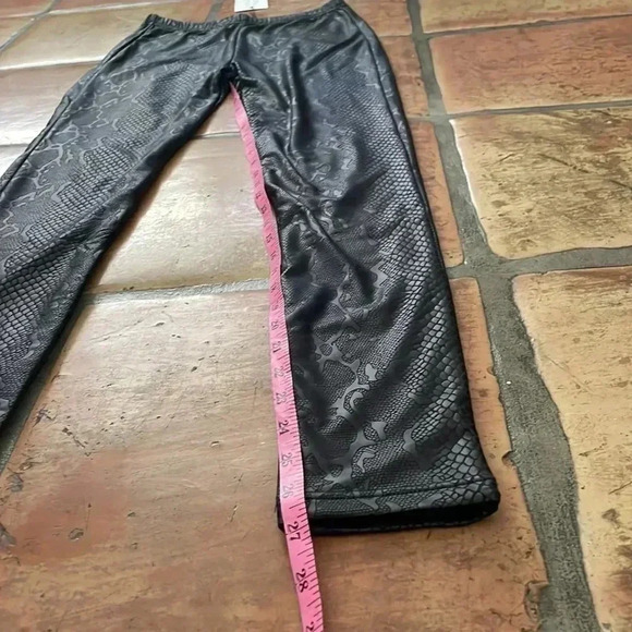 🔷 PLUSH Black Size Small Cozy Reptile Animal Print Lounge Pants MSRP$93 - Picture 7 of 11